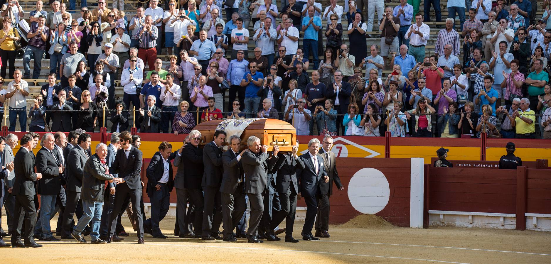 El coso abre sus puertas para la última vuelta al ruedo de Manzanares