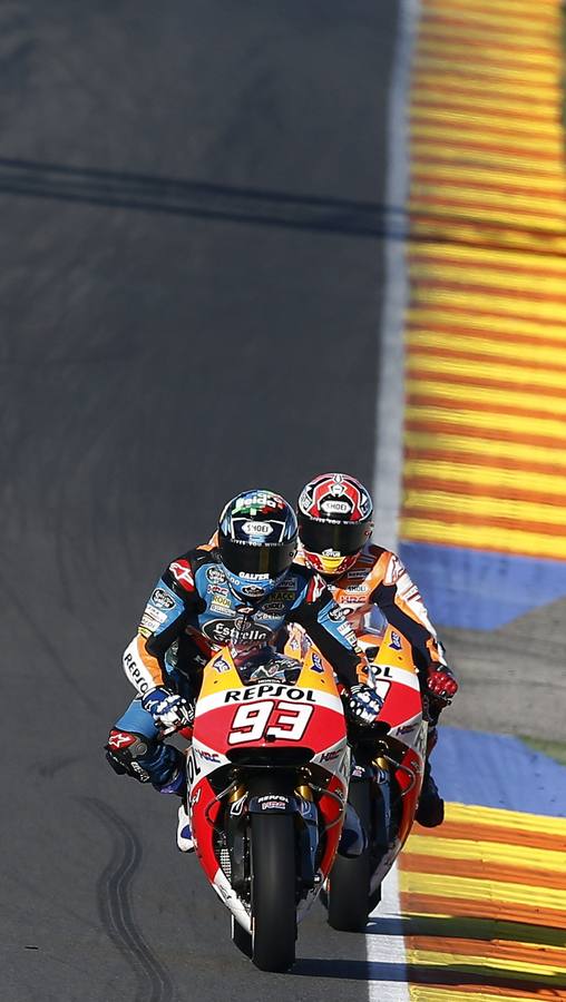 Álex y Marc Márquez, ruedan juntos en Cheste con las honda de MotoGP