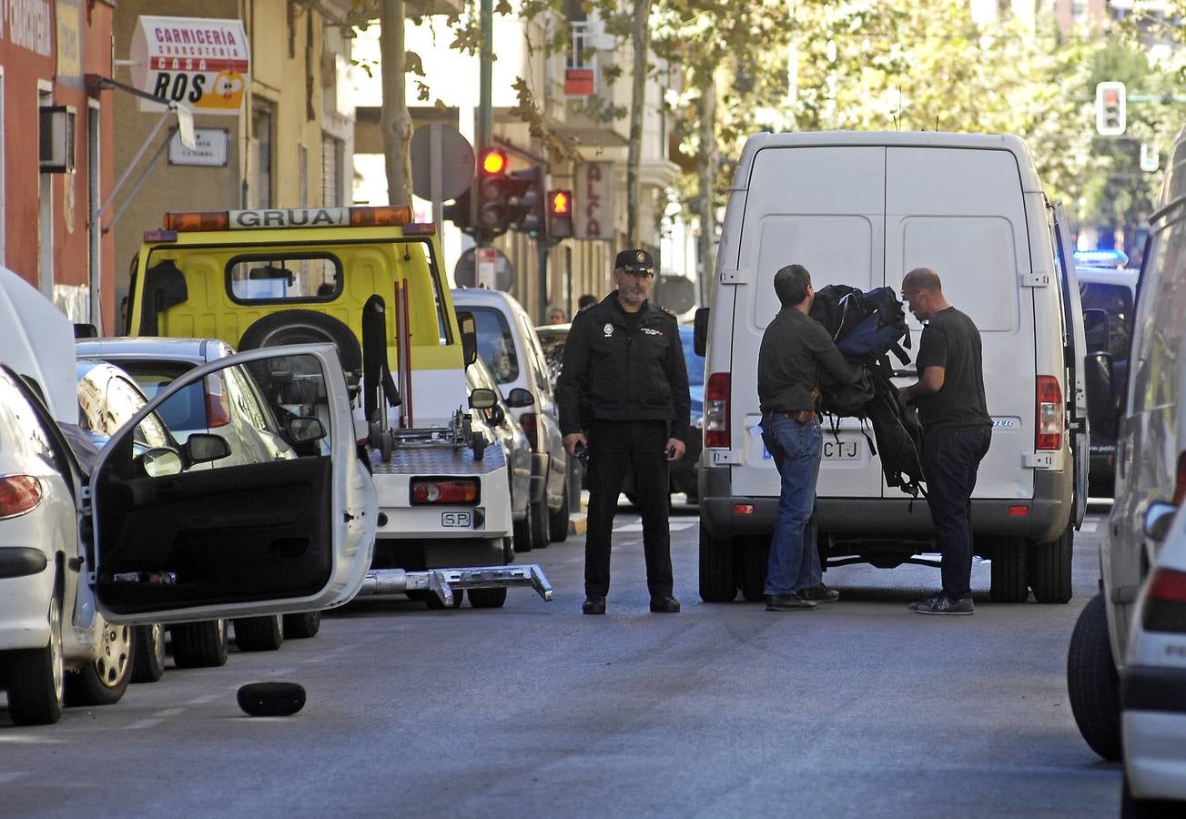 Una mujer herida tras explotar un artefacto en su coche