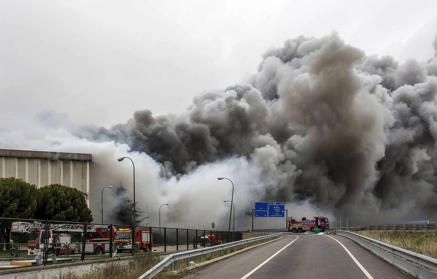 Arde la planta de Campofrío en Burgos