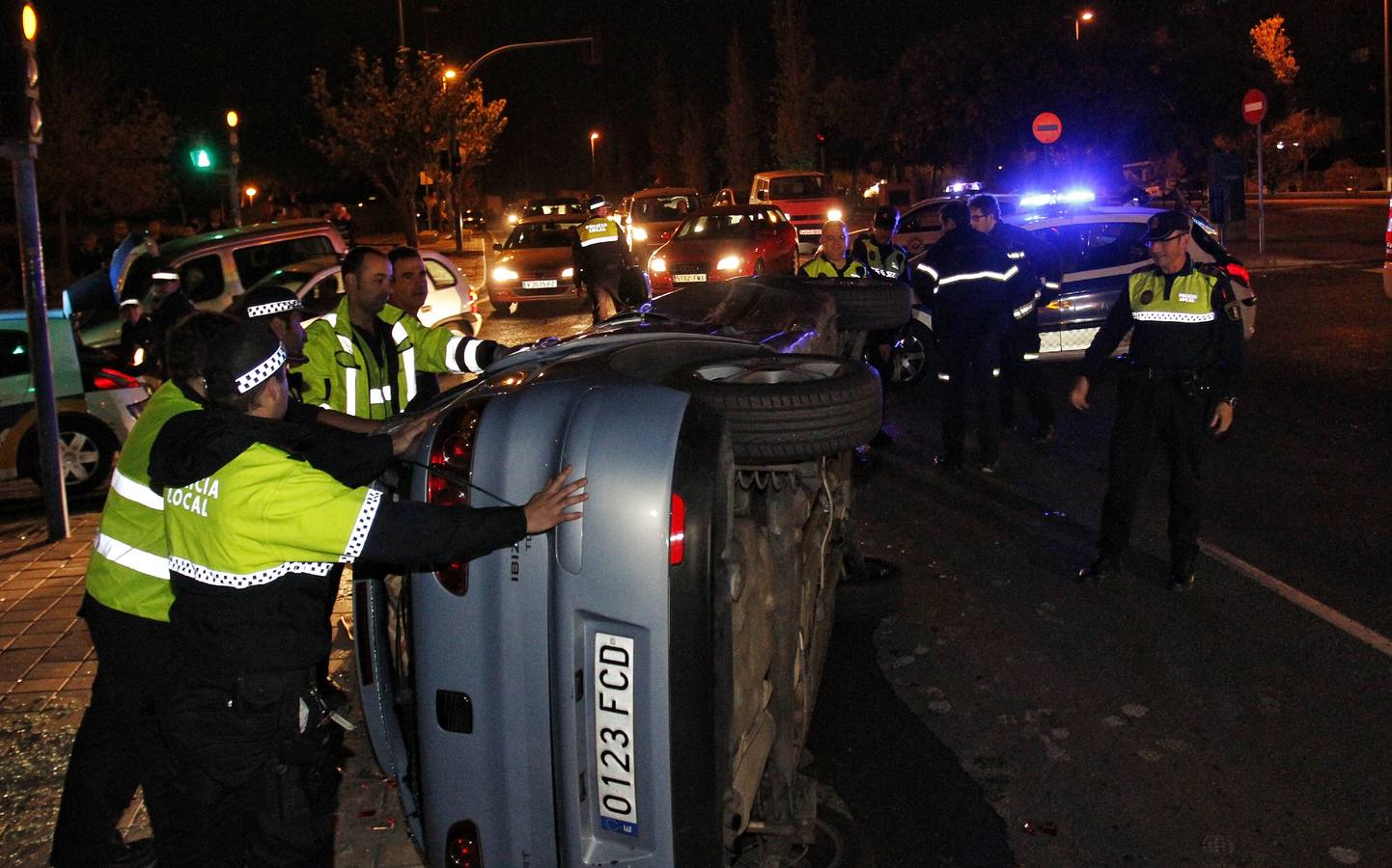 Cuatro heridos en Alicante tras volcar un vehículo