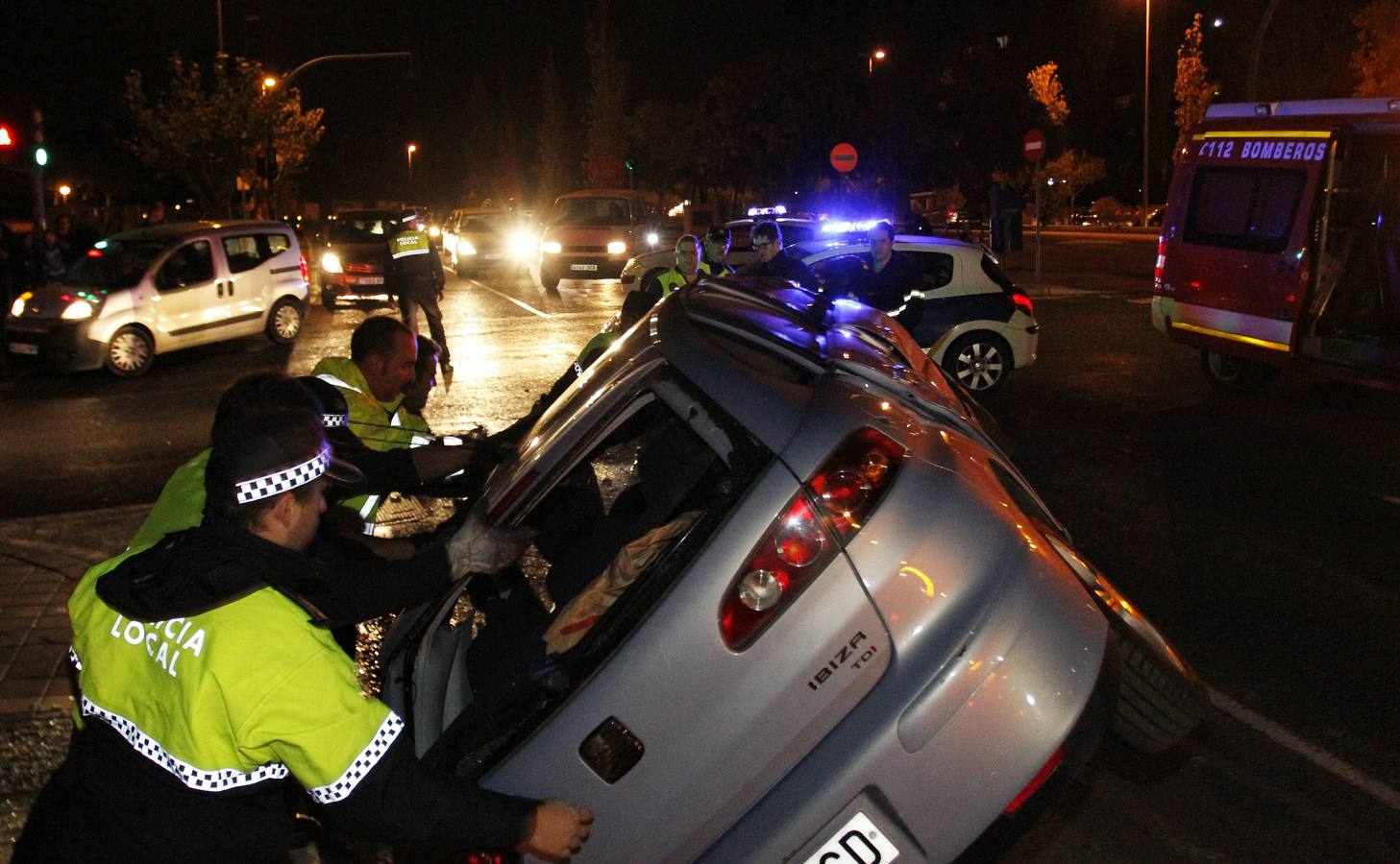 Cuatro heridos en Alicante tras volcar un vehículo