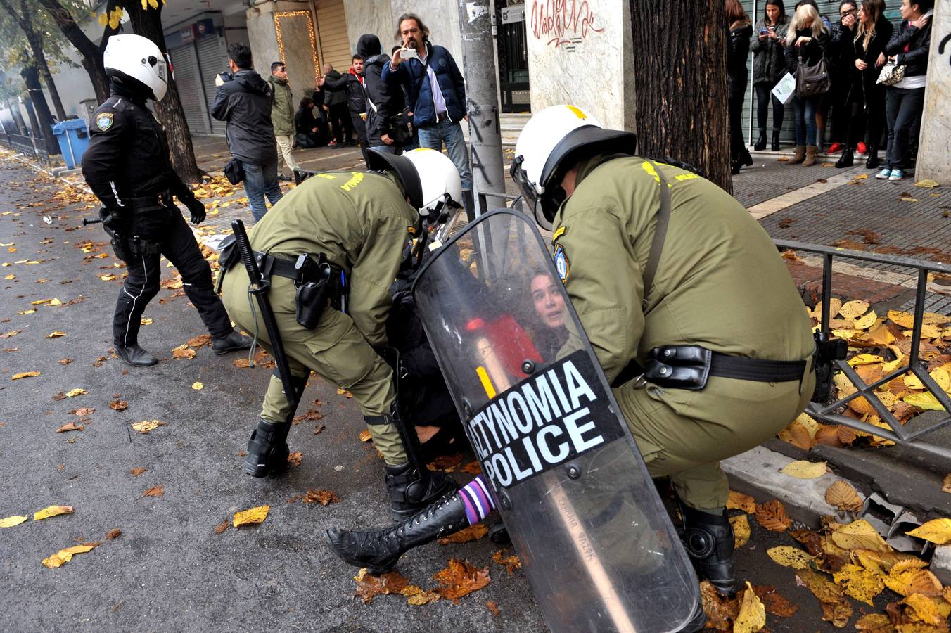 Disturbios en Grecia.. Sexto aniversario de la muerte del joven Alexis Grigoropoulos a manos de un policía.