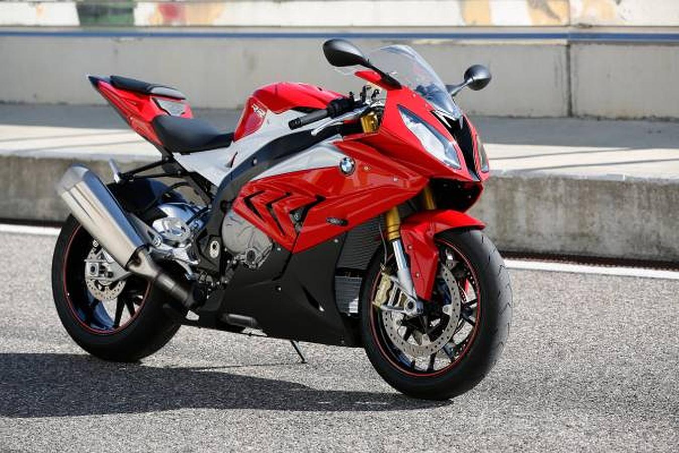 La nueva S1000RR de BMW mejora potencia, prestaciones y renueva su diseño.