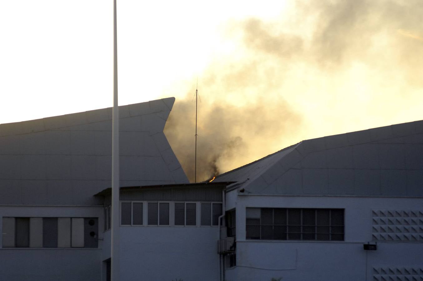 Incendio en una nave junto al Travalón