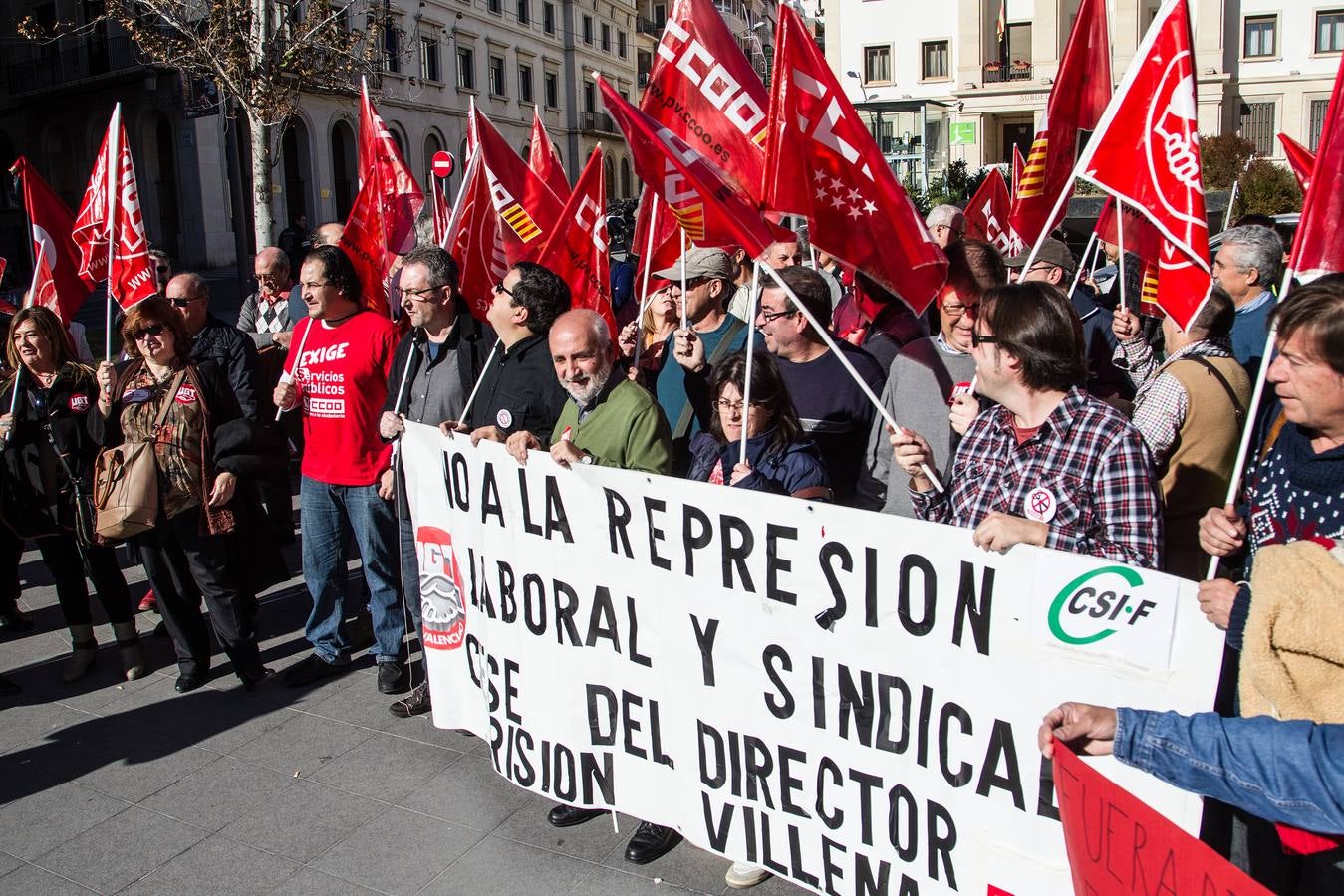 Los sindicatos exigen el cese del director de la cárcel de Villena por «autoritario»