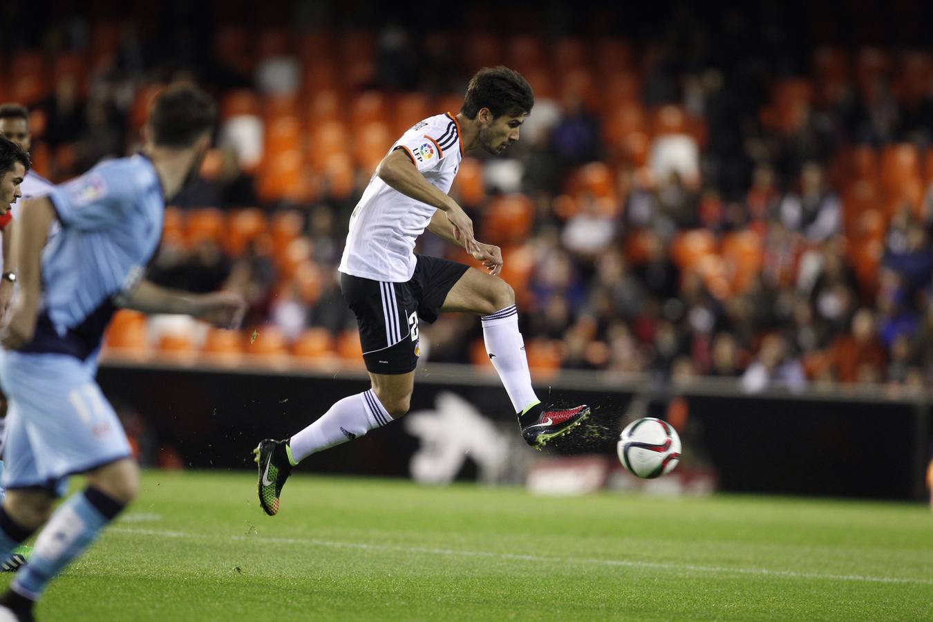 La locura de goles en Mestalla, en imágenes: Valencia 4 - 4 Rayo