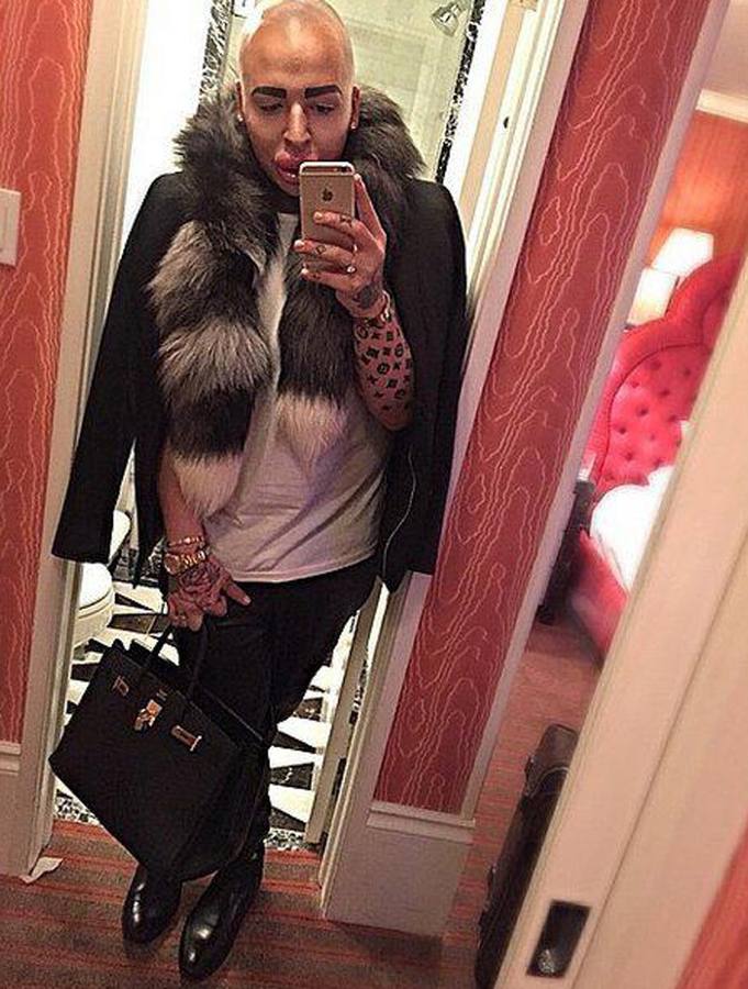 Se gasta 121.000 euros para parecerse a Kim Kardashian