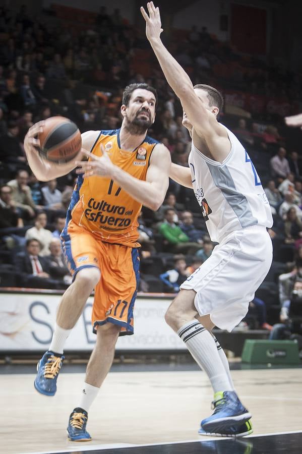 Brillante victoria del Valencia Basket ante el Neptunas (103-65)