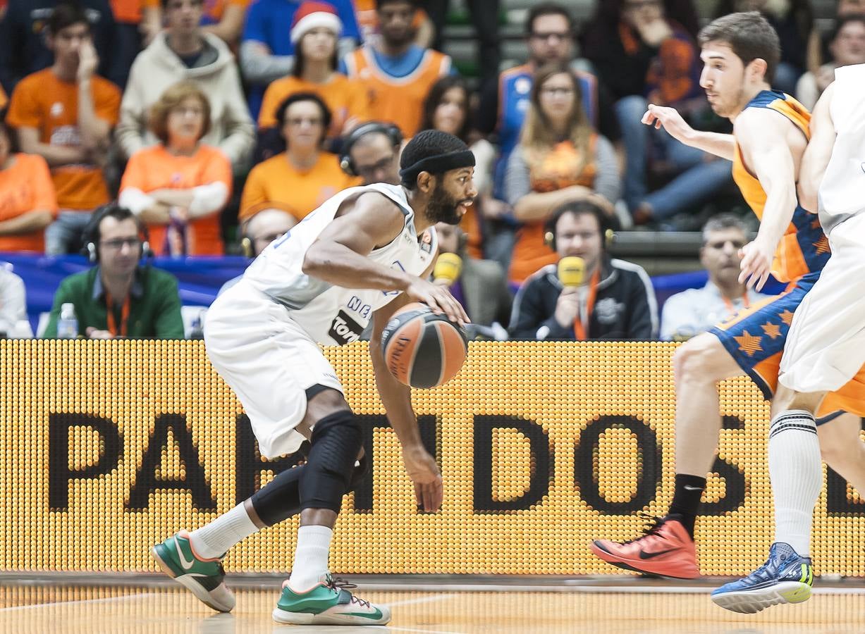 Brillante victoria del Valencia Basket ante el Neptunas (103-65)