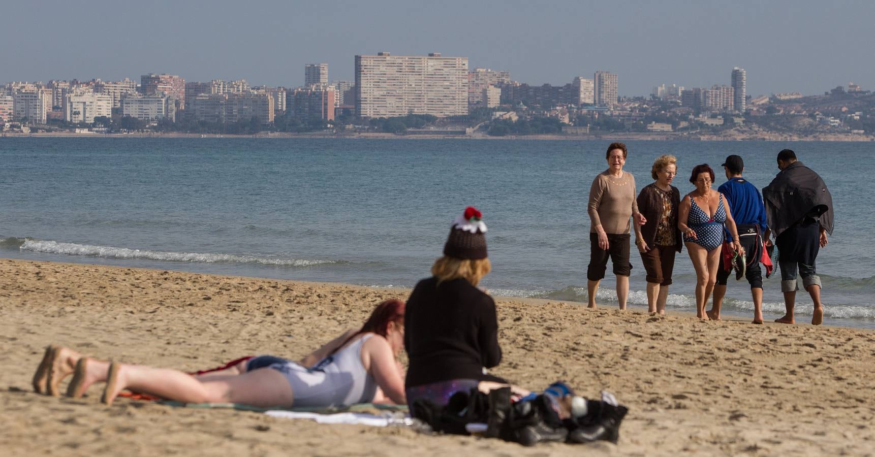 La Navidad de Alicante en la playa y en la feria