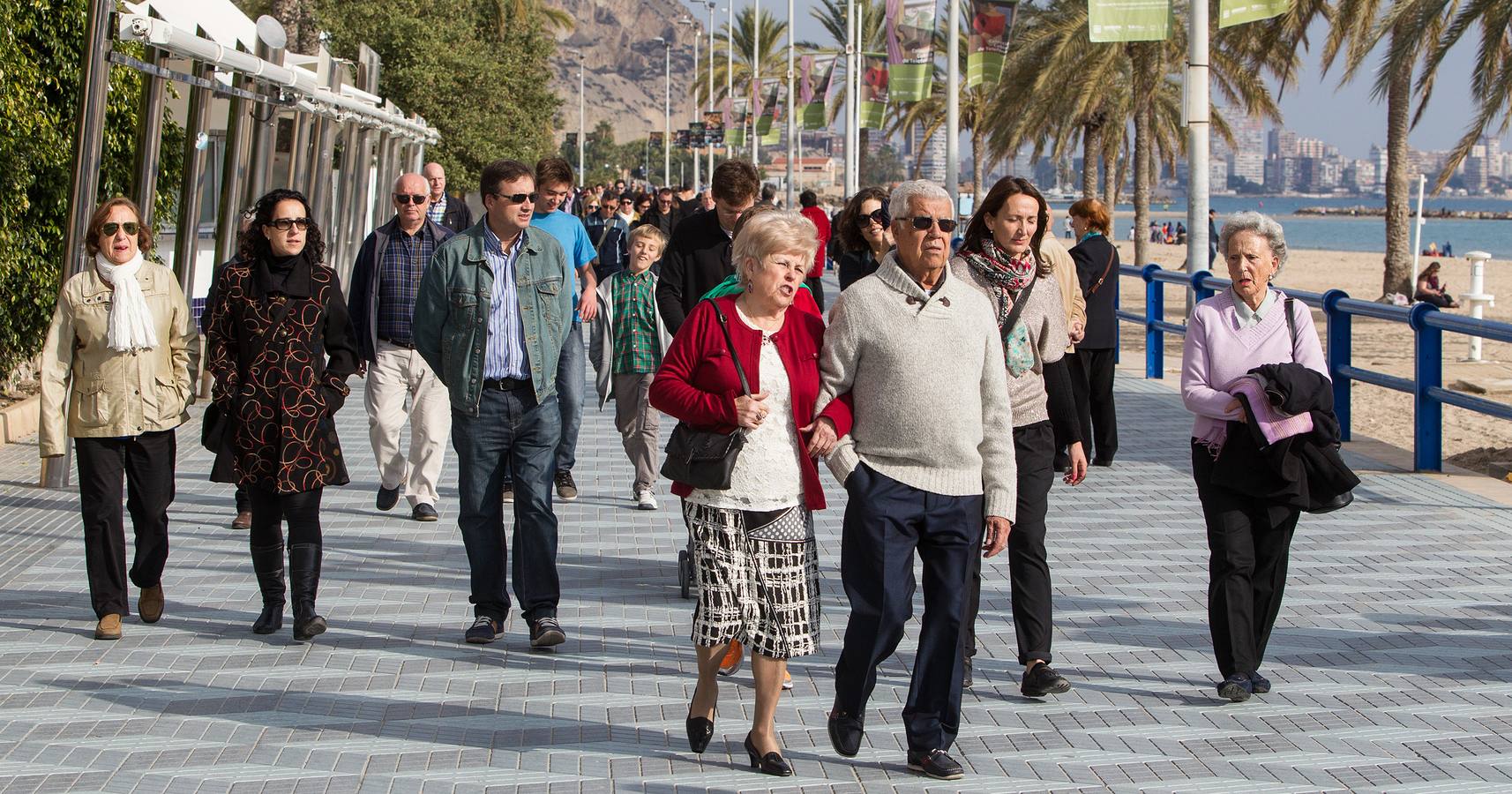 La Navidad de Alicante en la playa y en la feria