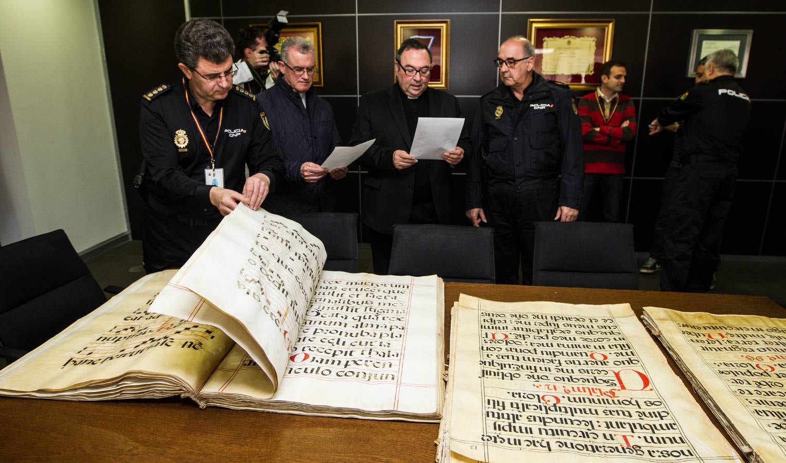 Recuperan dos cantorales robados en Alicante