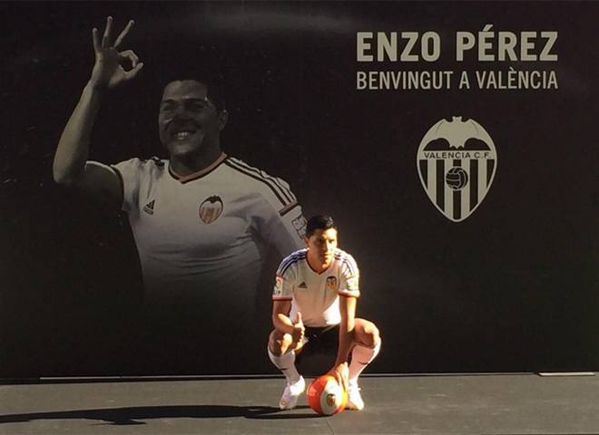 La presentación de Enzo Pérez en imágenes