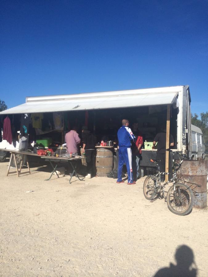 Una &#039;rave&#039; ocupa el aeródromo de Benagéber desde Nochevieja