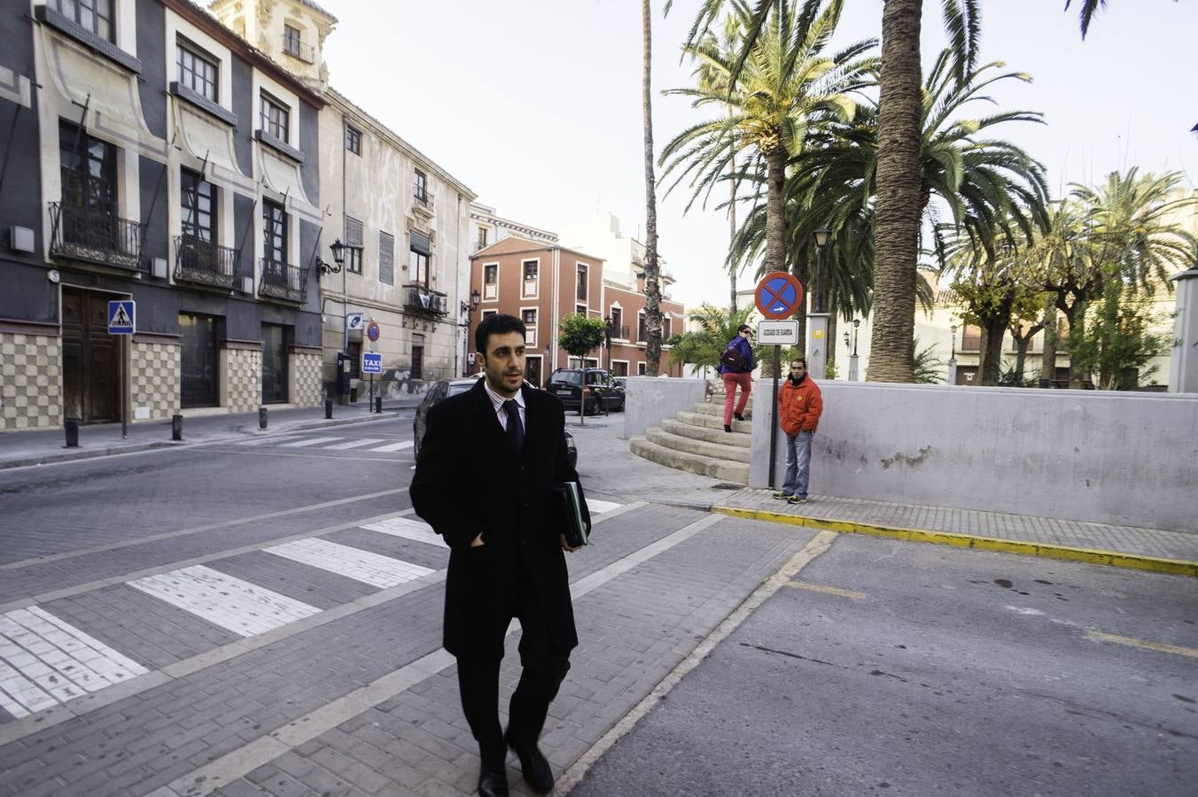 Llegada de los dos exalcaldes de Rojales al juzgado