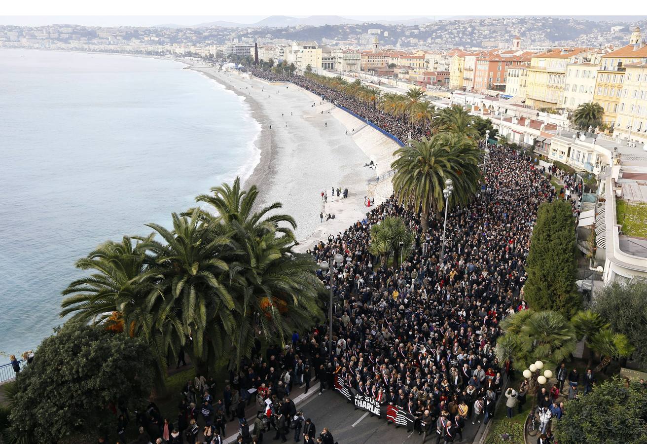 Una marcha silenciosa toma las calles de Francia