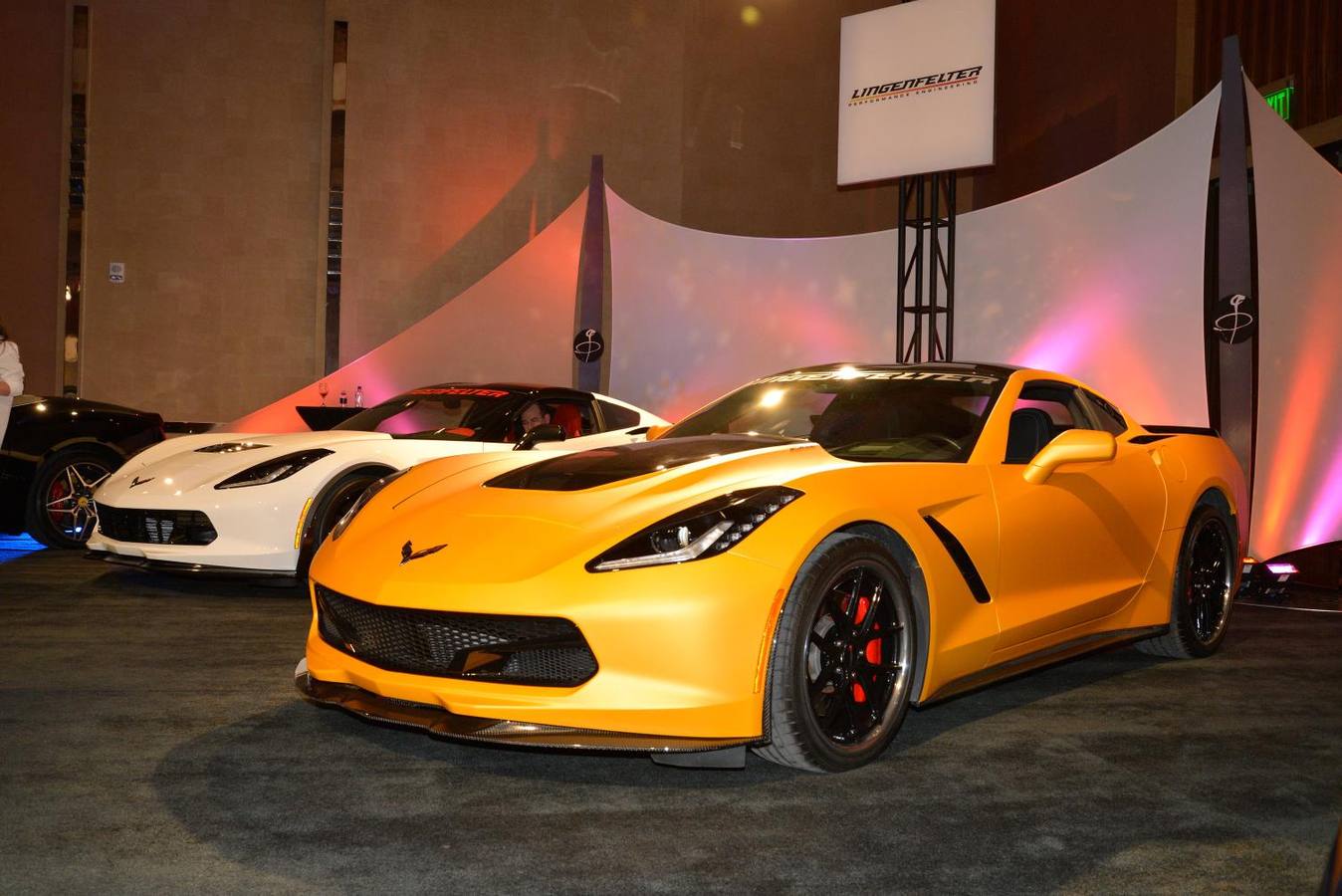 América sale de la crisis en Detroit.