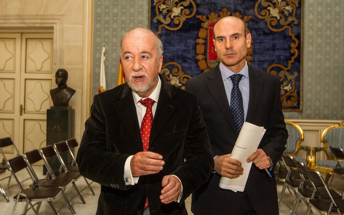 Primer pleno extraodinario en el Ayuntamiento de Alicante presidido por Miguel Valor