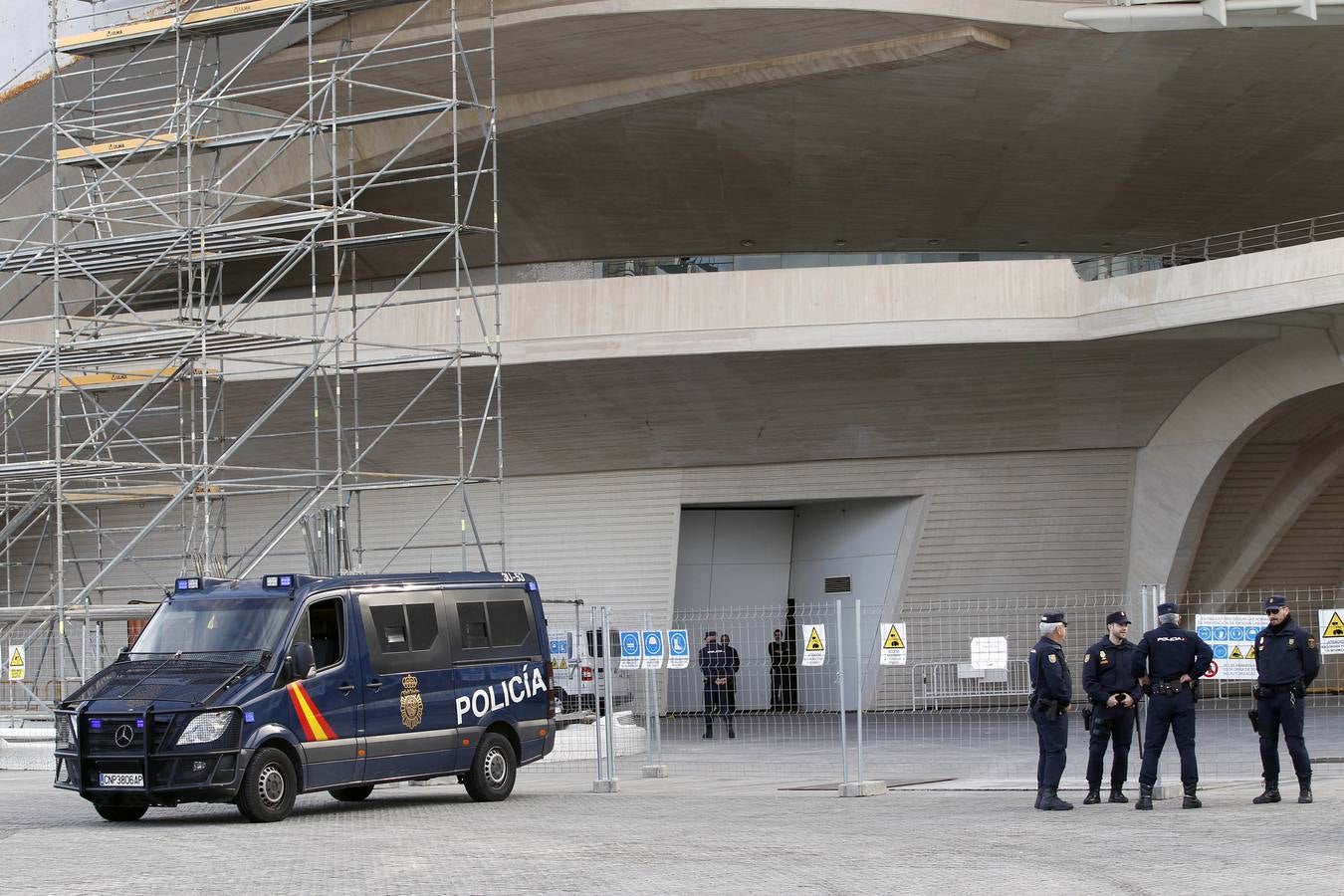 La policía en el Palau de les Arts