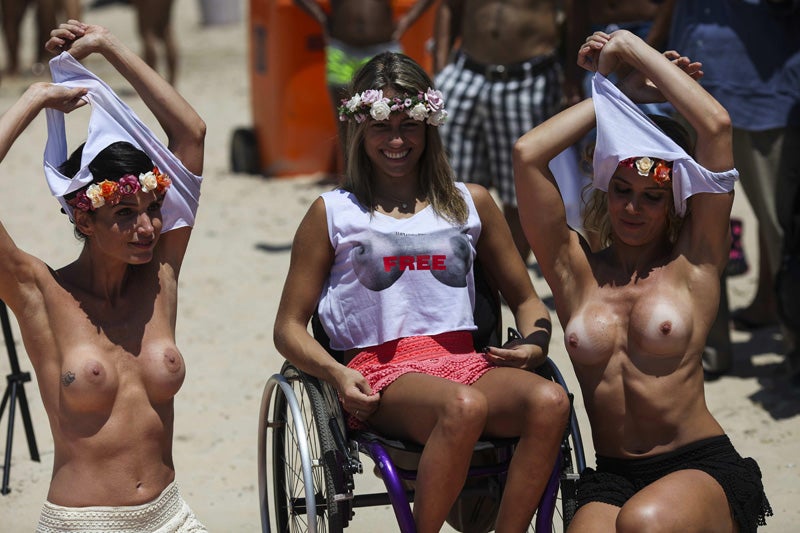 Las mujeres de Río de Janeiro reivindican el derecho al topless