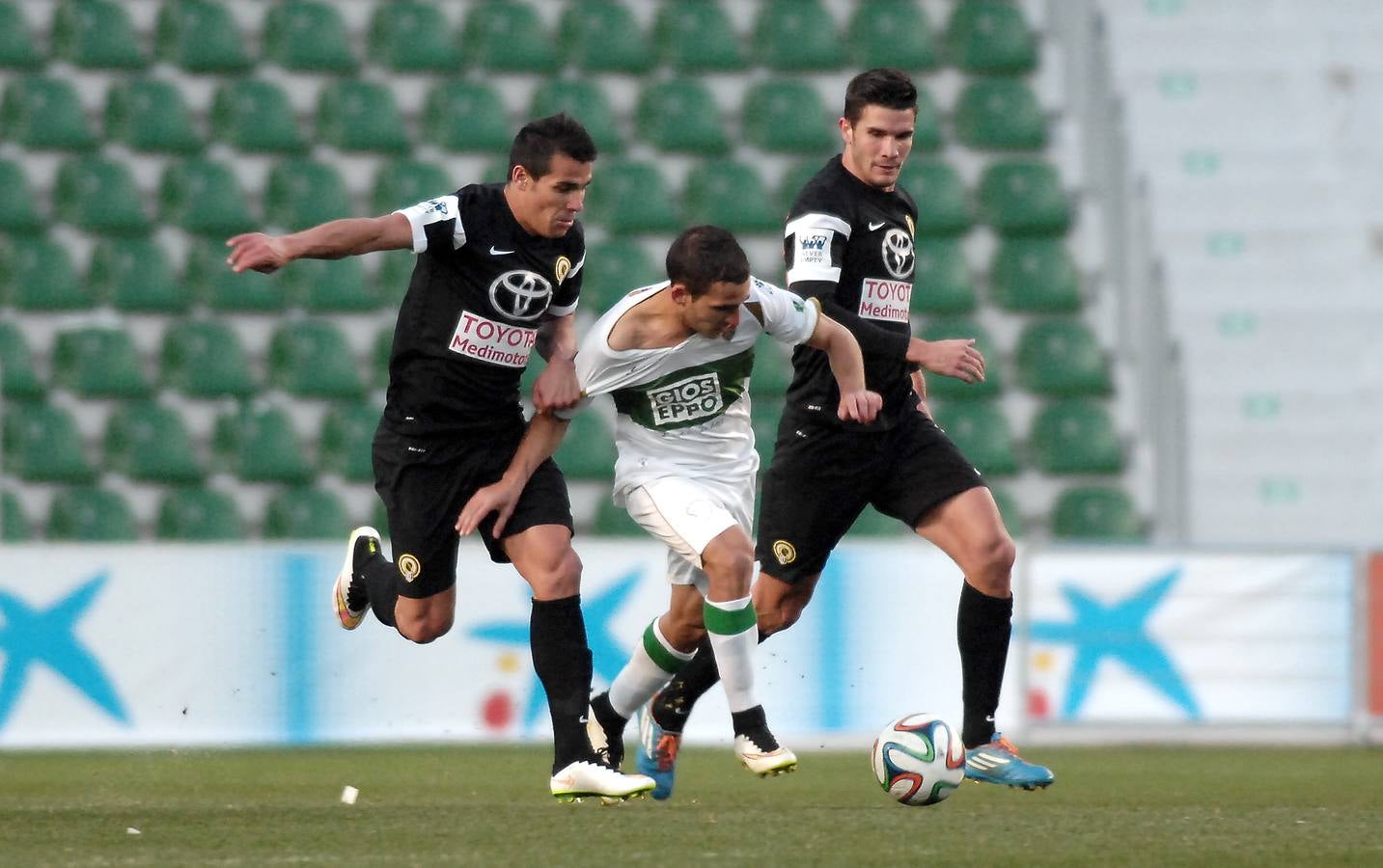 El Hércules gana el derbi alicantino