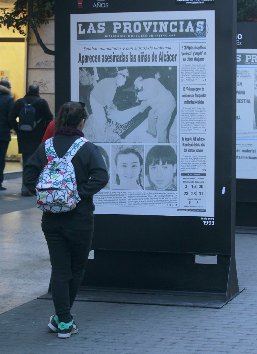 Los valencianos visitan la exposición de portadas históricas de LAS PROVINCIAS