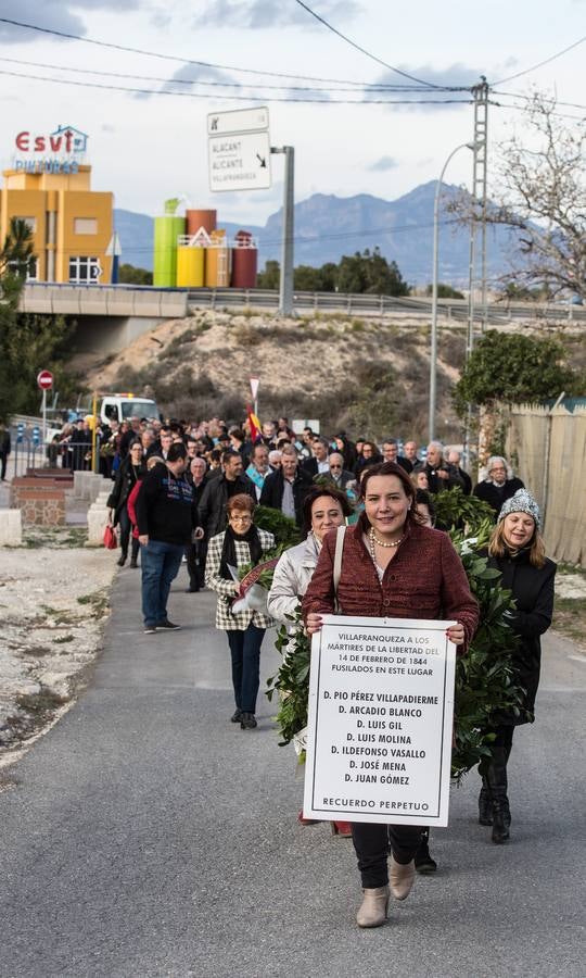 La procesión cívica de Villafranqueza recuerda a los Mártires de la Libertad