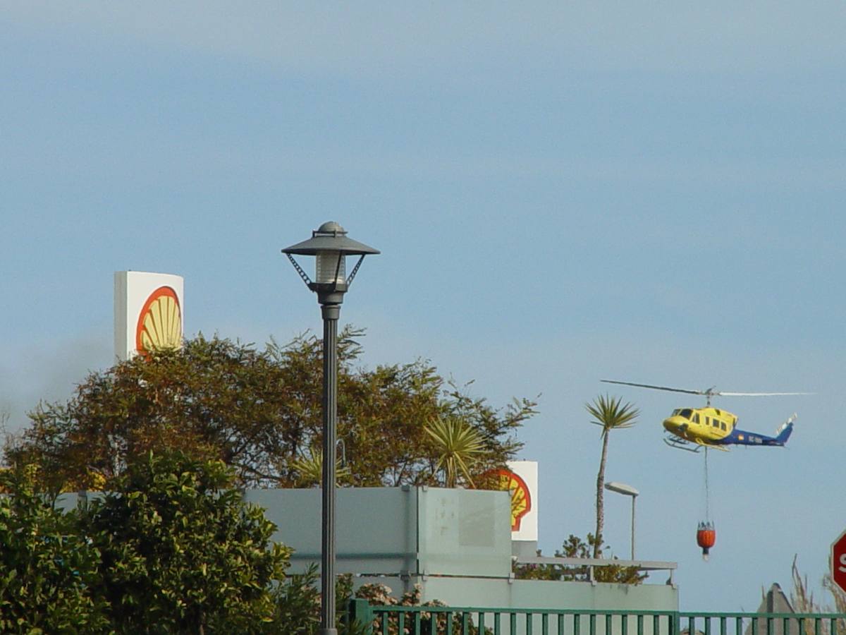 Fotos del incendio en Massalfassar, junto al centro comercial El Manar
