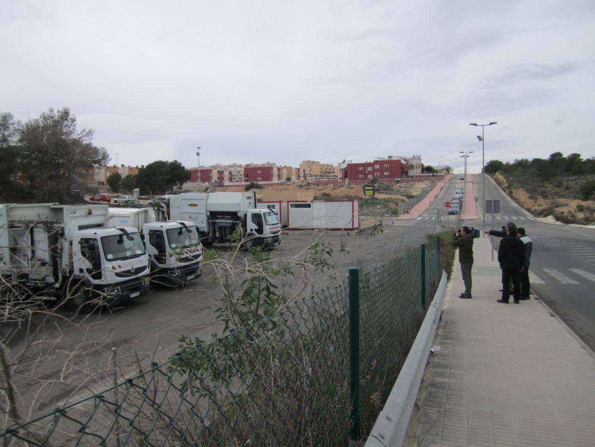Acumulación de basuras en urbanizaciones de Orihuela
