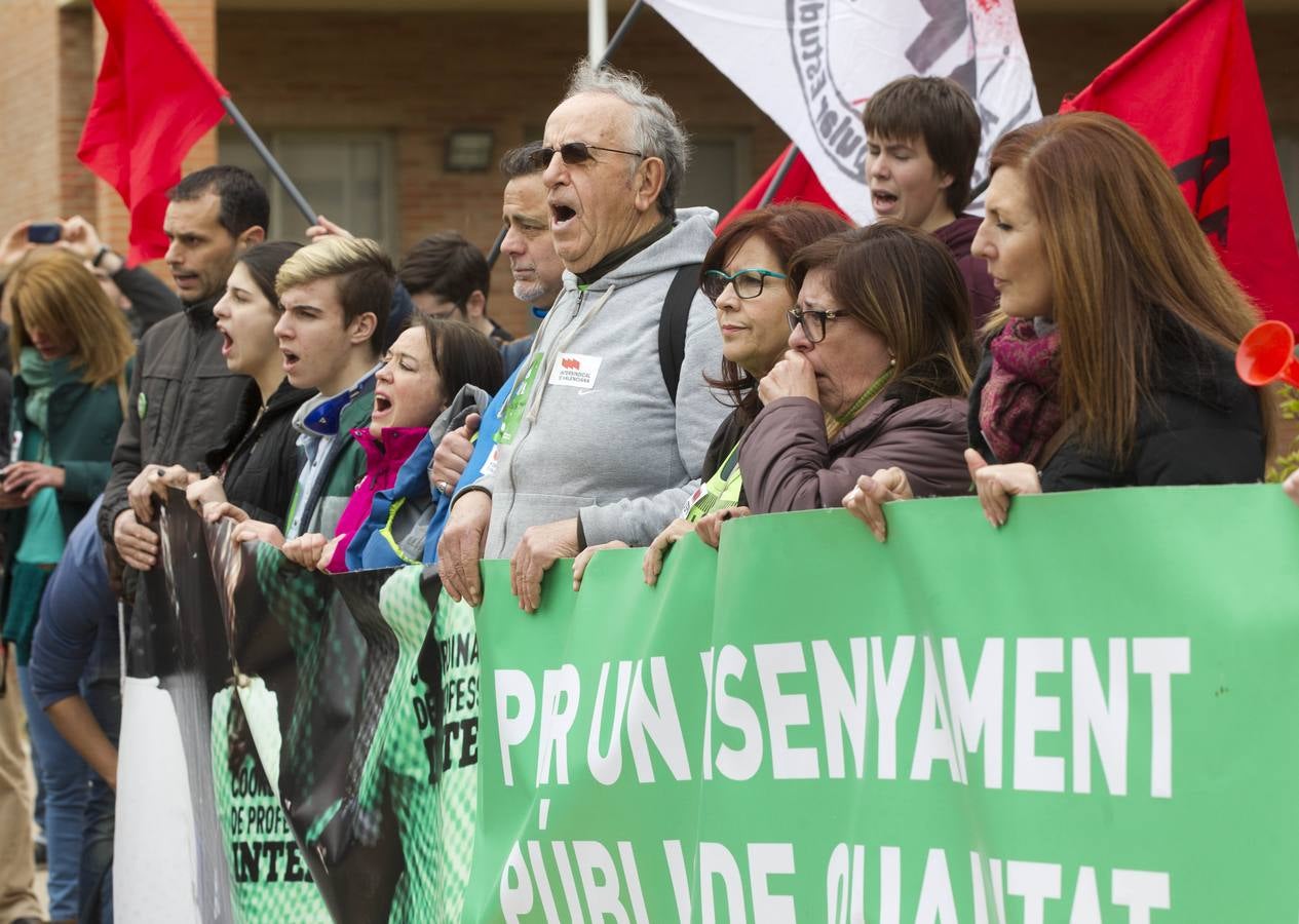 Huelga de taxis, interinos y estudiantes en Valencia