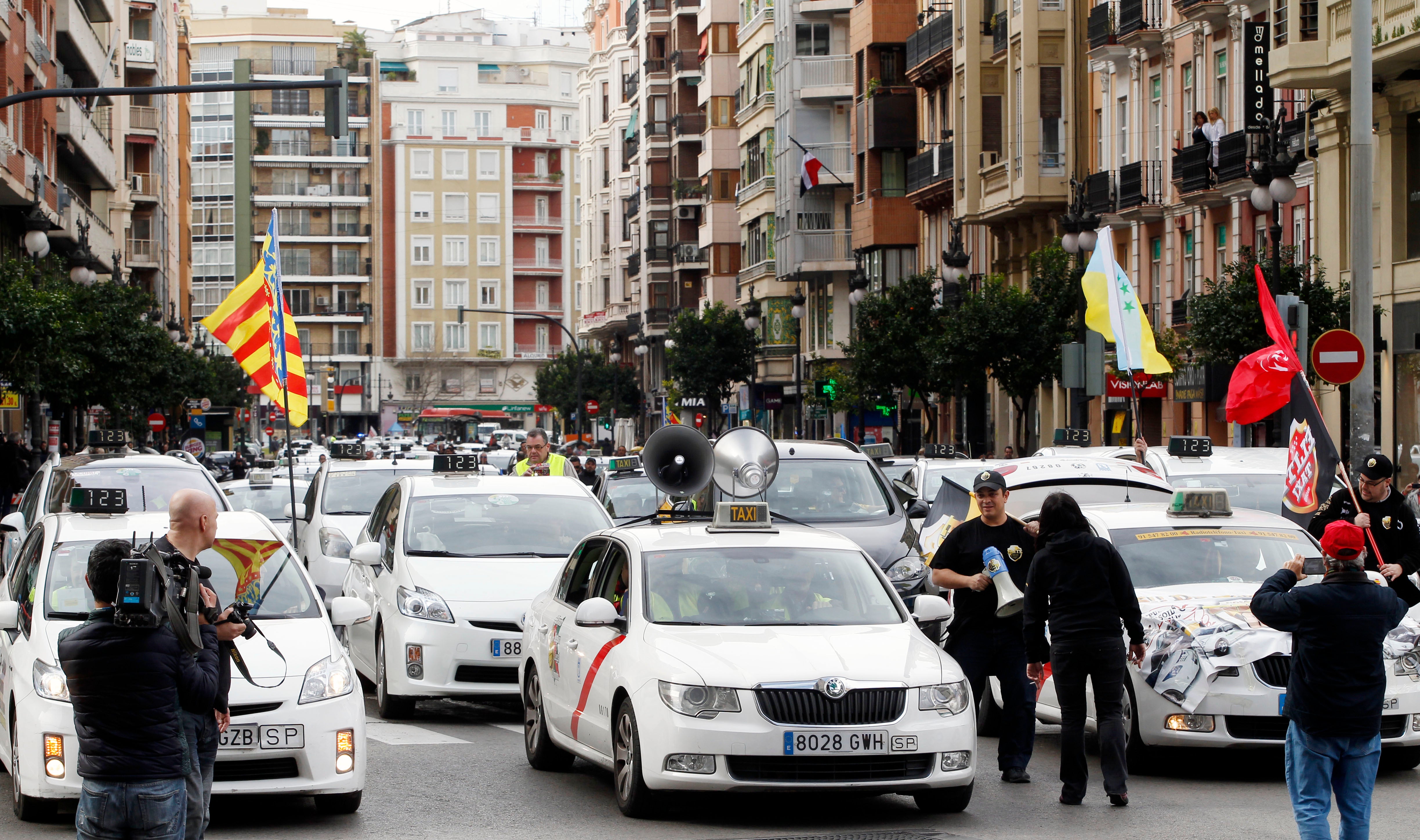 Huelga de taxis, interinos y estudiantes en Valencia