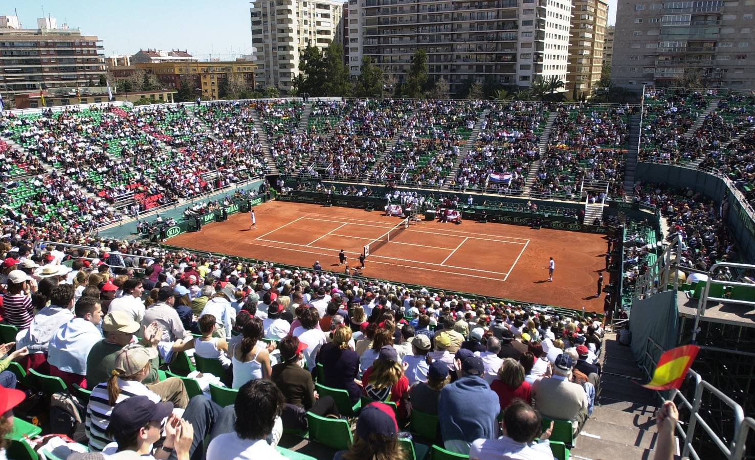 Vista de la pista y las gradas durante un partido de la Davis entre España y Crocia.