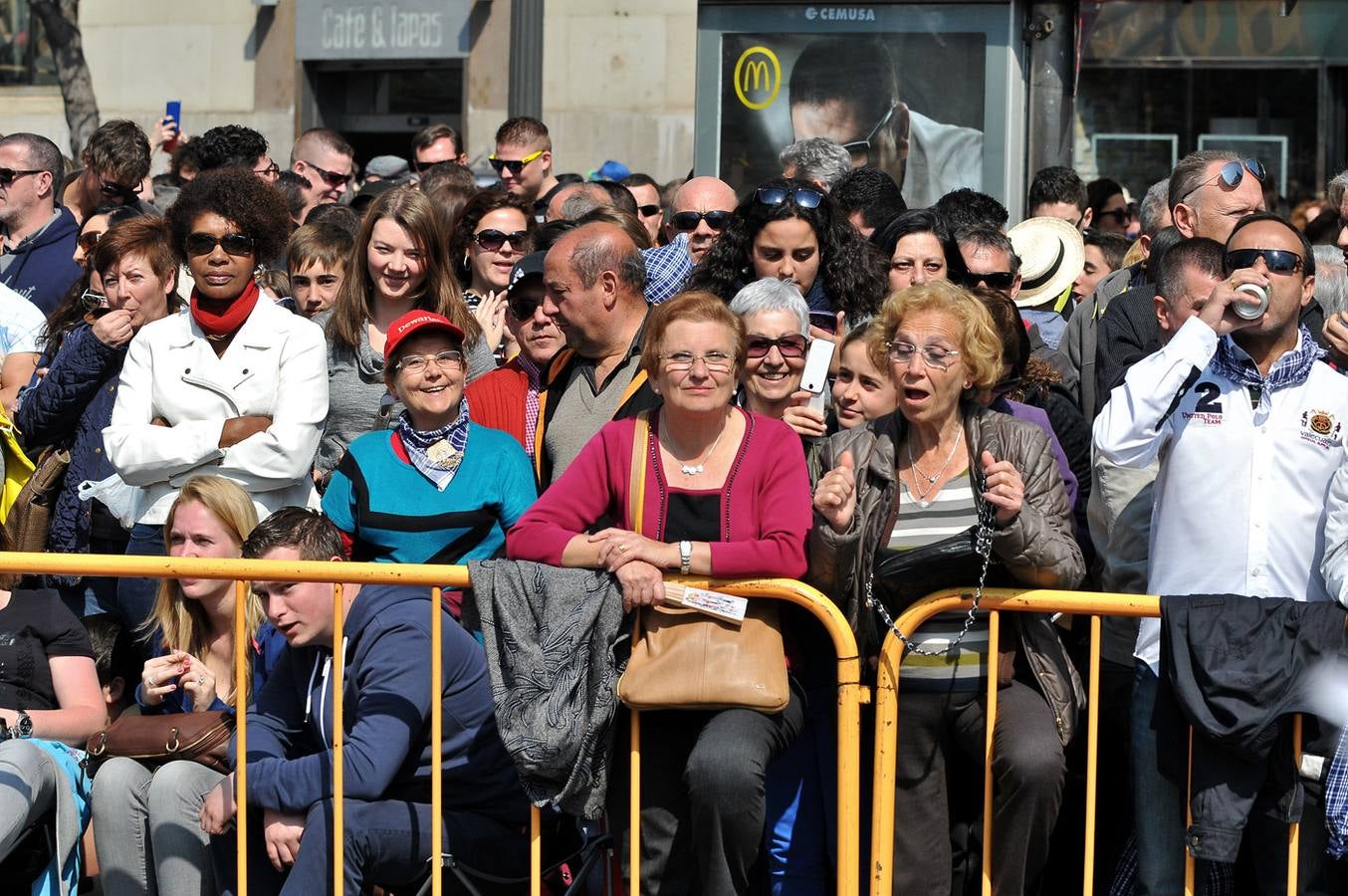 Fallas 2015: Búscate en la mascletà de hoy 17 de marzo (I)