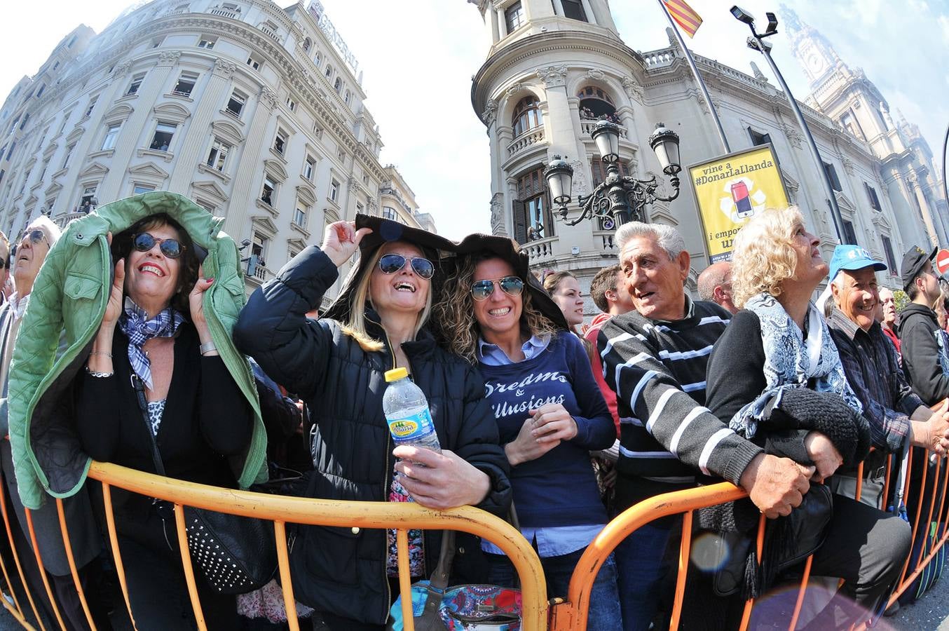 Fallas 2015: Búscate en la mascletà de hoy 17 de marzo (II)