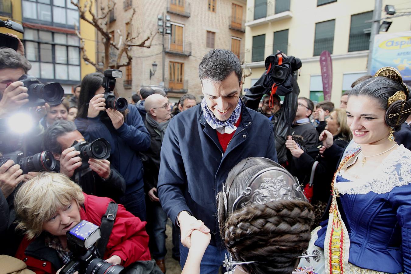 Fallas 2015: Pedro Sánchez visita Valencia en plenas fallas