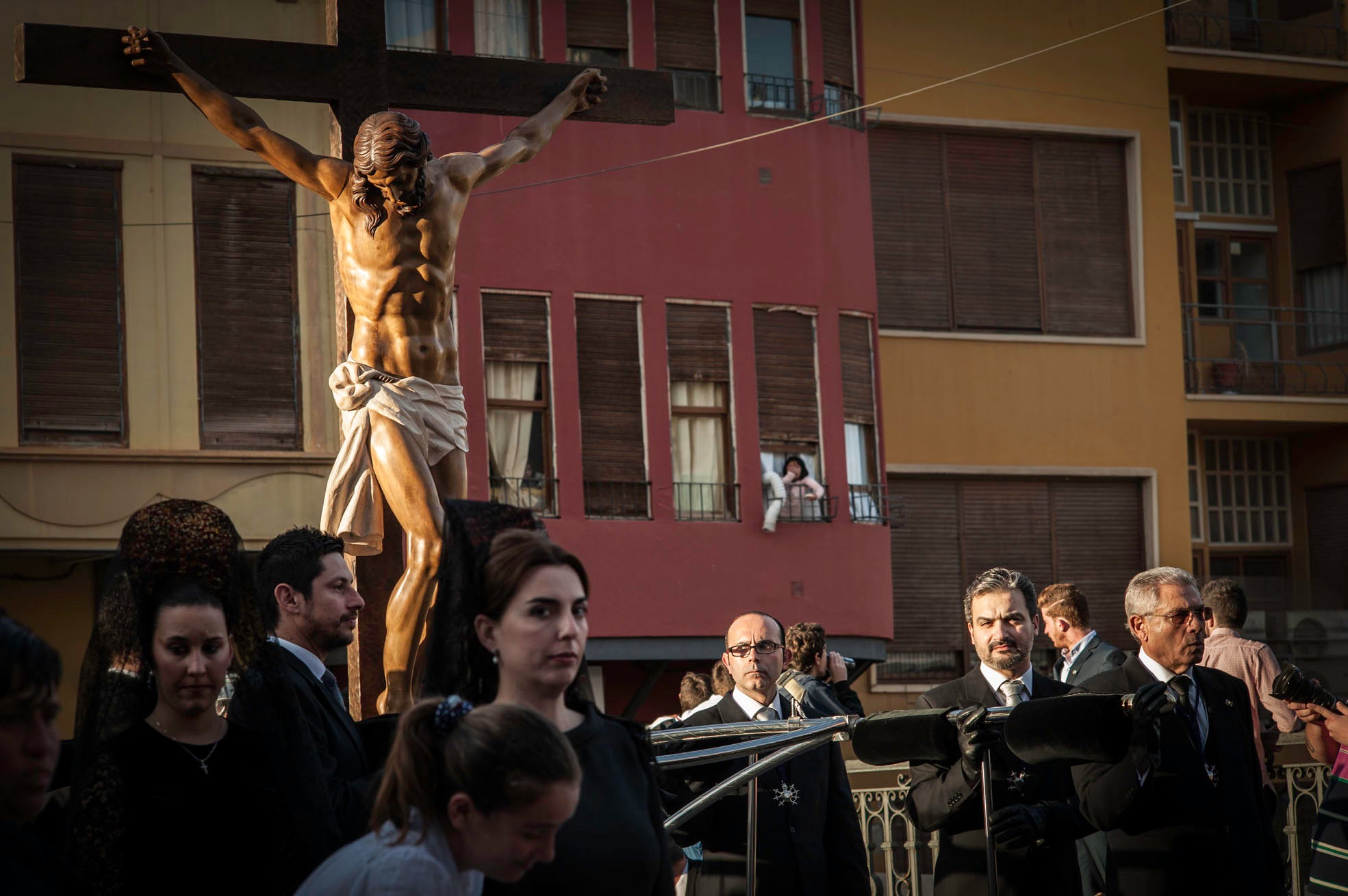 Las Mantillas velan la muerte de Jesús