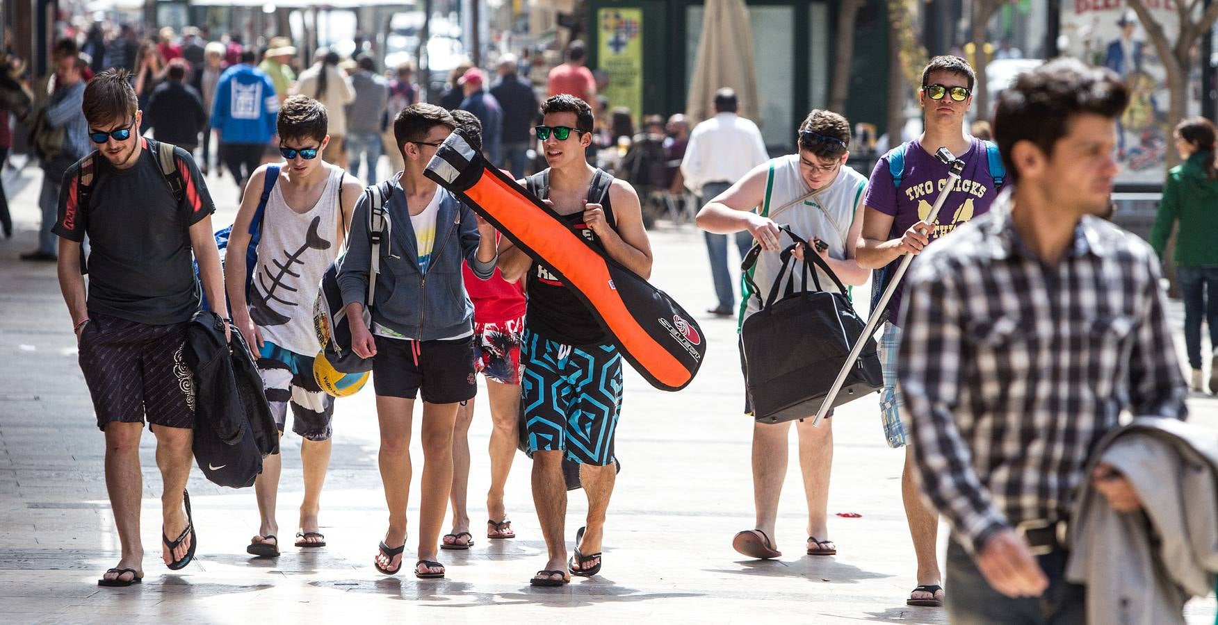 Los turistas disfrutan de la Semana Santa en Alicante