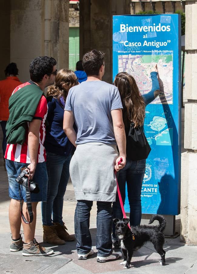 Los turistas disfrutan de la Semana Santa en Alicante