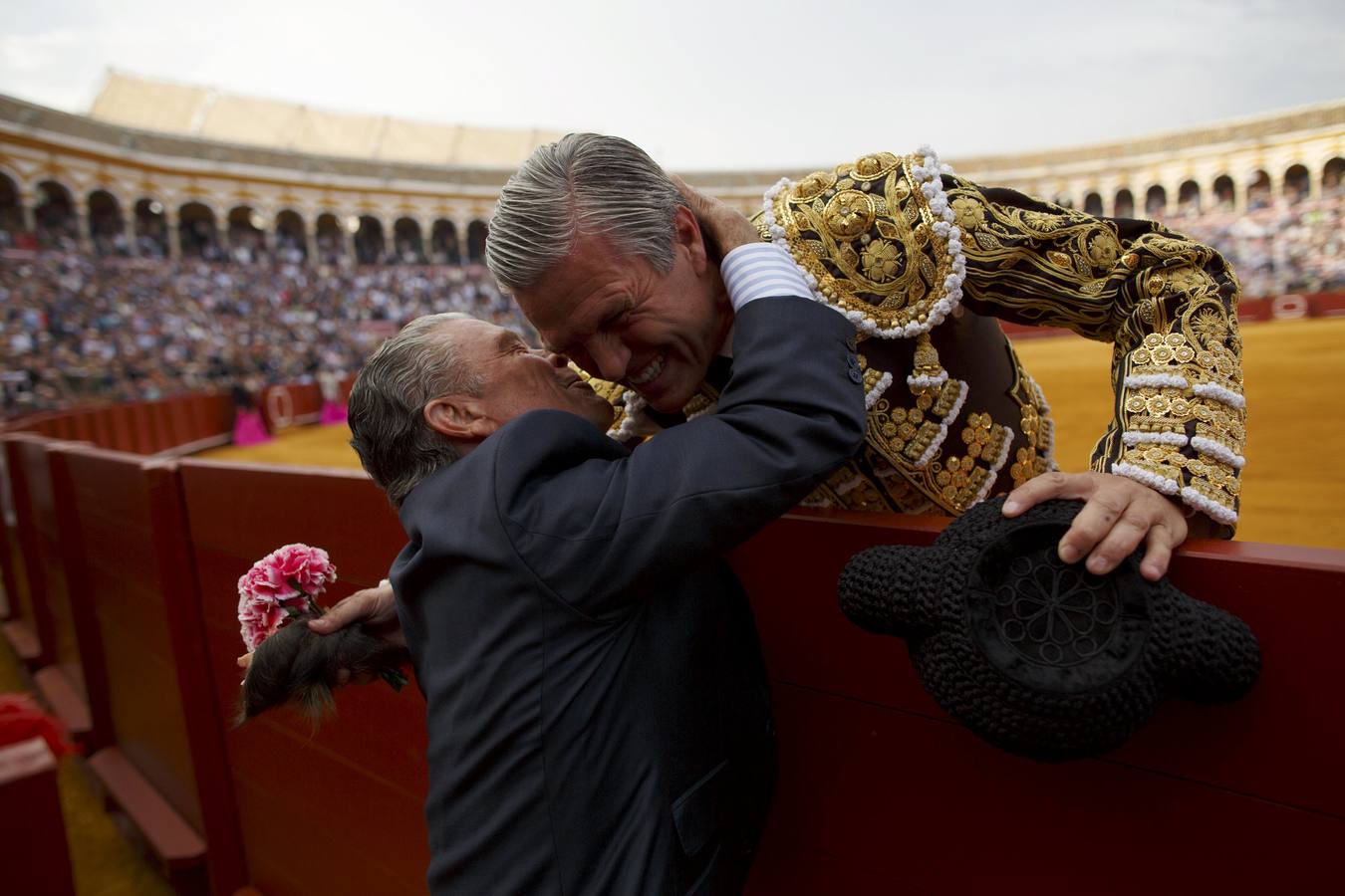 Espartaco se retira y sale por la puerta grande de la Maestranza