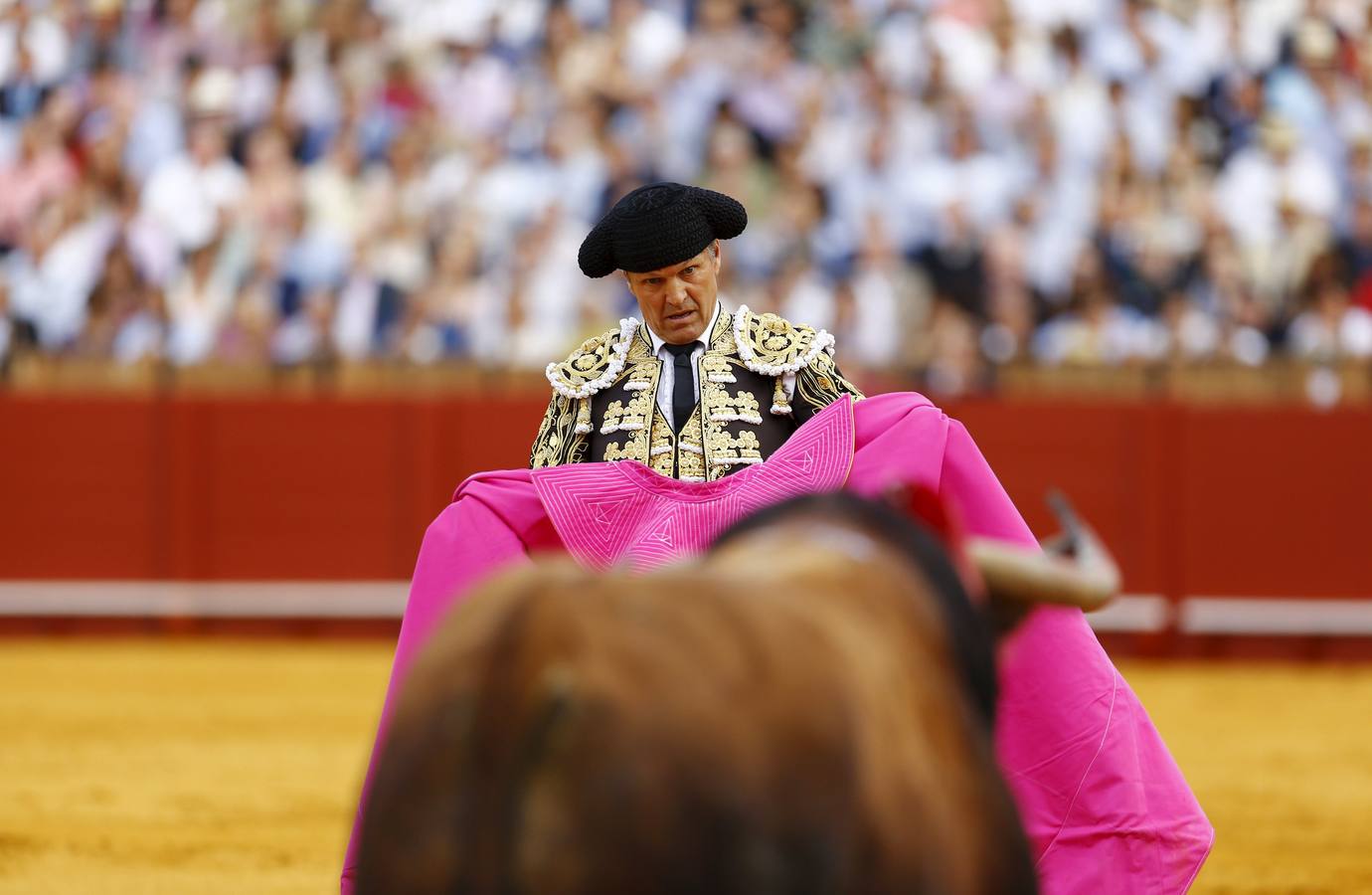 Espartaco se retira y sale por la puerta grande de la Maestranza