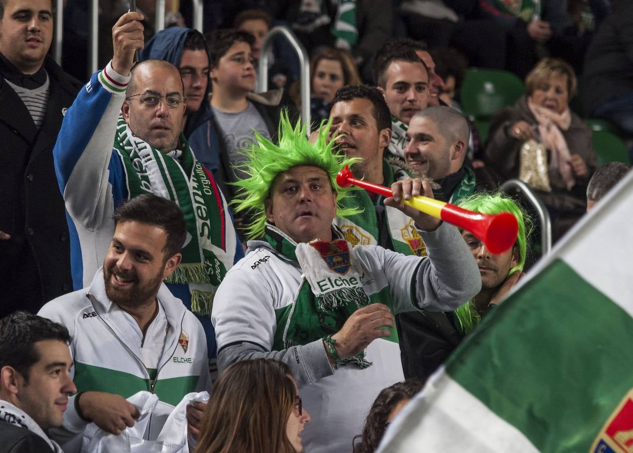 La afición anima al Elche CF