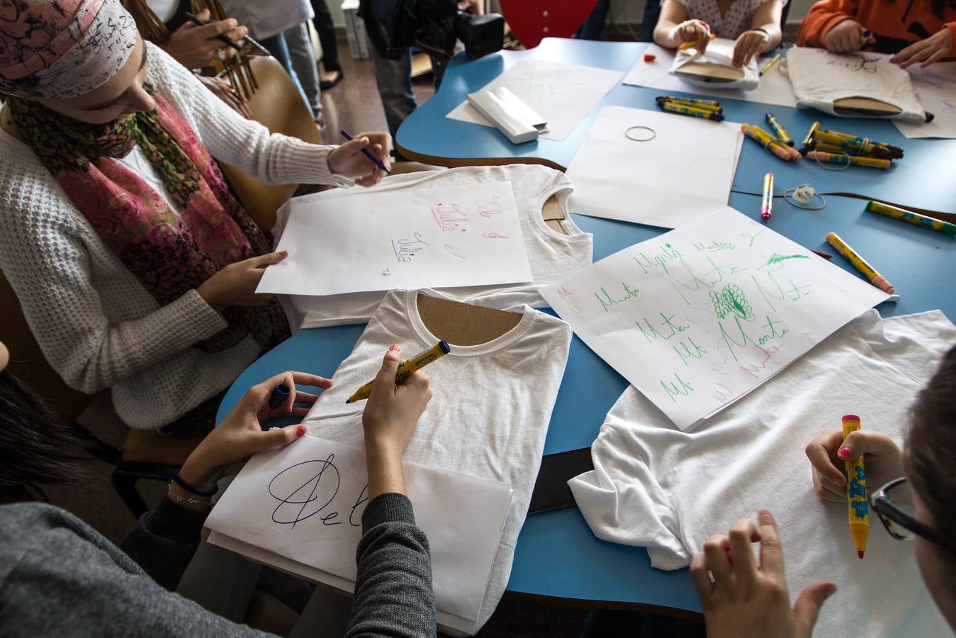 Hannibal Laguna acerca la moda a los niños del Hospital de Alicante