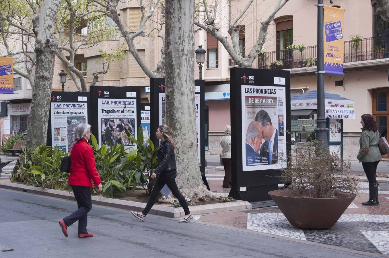 &#039;150 aniversario de LAS PROVINCIAS&#039;: Gandia acoge la exposición de portadas históricas