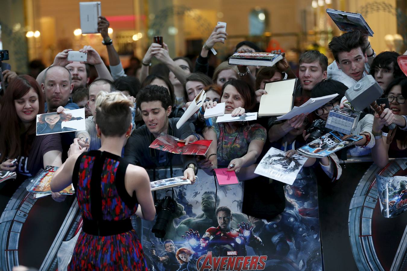 Scarlett Johansson brilla en la premiere londinense de &#039;Los vengadores: La era de Ultrón&#039;