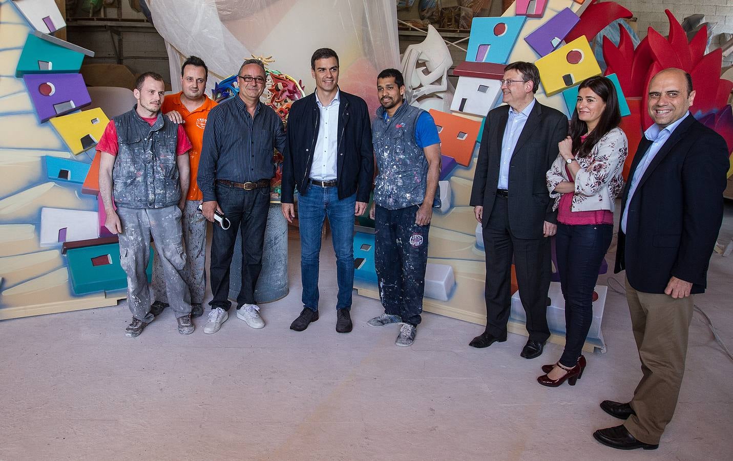 Pedro Sánchez visita el taller del artista Pedro Espadero