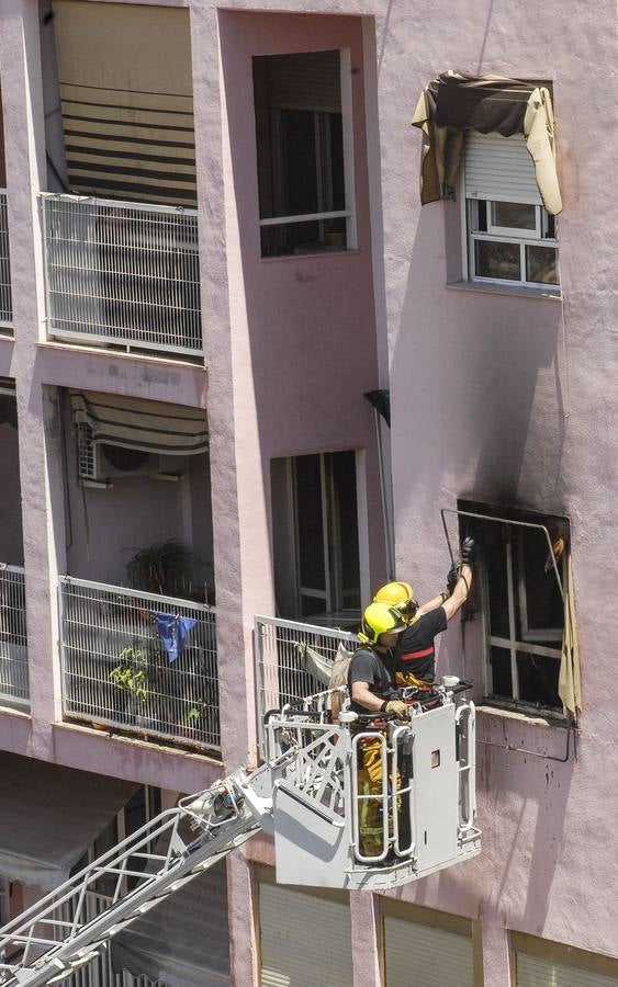 Incendio en una vivienda de la calle Ausiás March