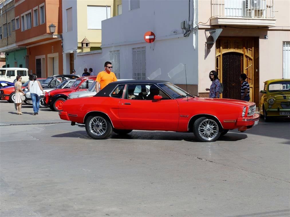 I Concentración de coches y motos clásicas en Alcàsser