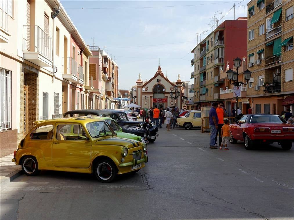I Concentración de coches y motos clásicas en Alcàsser