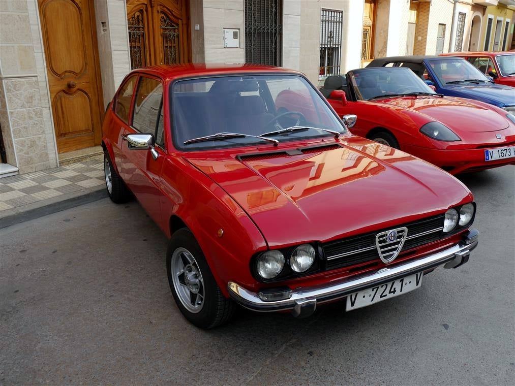 I Concentración de coches y motos clásicas en Alcàsser